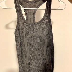 Women’s Lululemon Swiftly tank top